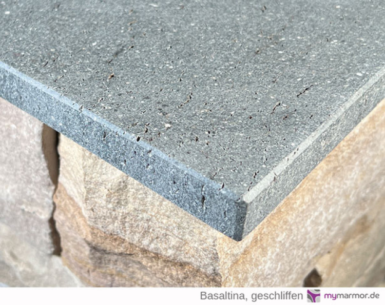 Kantenansicht Mauerabdeckung Basaltina geschliffen Kantenansicht Mauerabdeckung Basaltina geschliffen