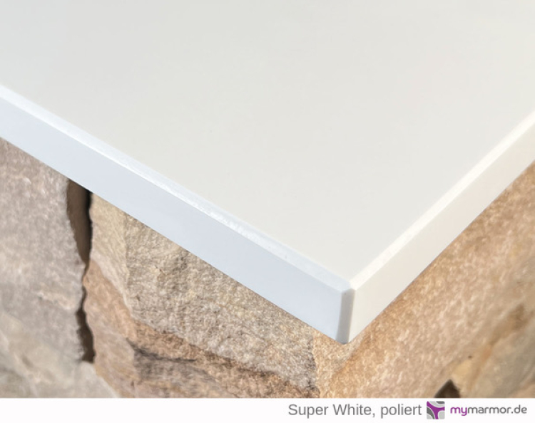 Kantenansicht Mauerabdeckung Super White, poliert